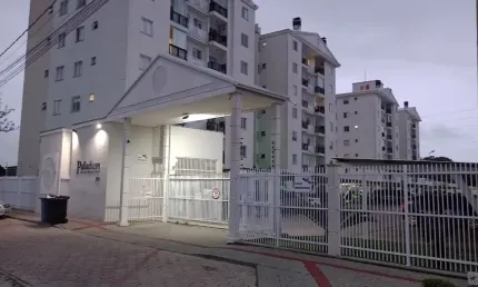 lindo apartamento no centro de Penha ,próximo aos principais comércios da região,farmácia,padaria,posto de combustível, loja de utilidades ,restaurante ,banco ,posto de saúde, esse imóvel é pra vc que