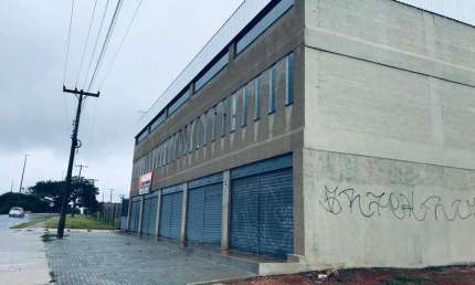 PREDIO GALPAO NA QN 403 CONJ E LOTE 2 SAMAMBAIA NORTE FRENTE AVENIDA prédio e com 3 lojas no térreo, mais 1º pavimento com pé direito alto