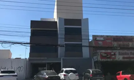 Vendo ou alugo prédio com elevador sendo subsolo de garagem, com loja e mais 3 pavimentos com cobertura, ótimo para clínica, escola, cursos, advocacia, empresas de grande porte