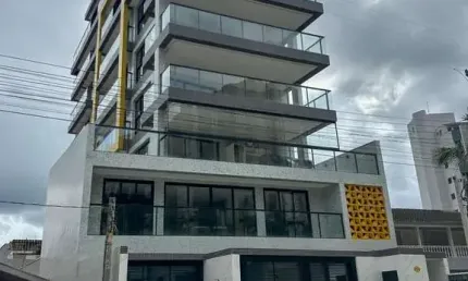 Apartamento novo com 3 suítes a 100m do mar em caiobá