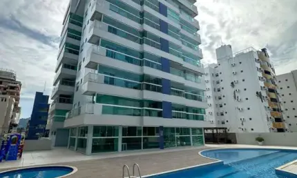 Apartamento 03 dormitórios na quadra do mar em Caiobá