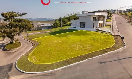 Terreno Exclusivo no Condomínio Quinta do Lago - Privacidade e Tranquilidade em Meio à Natureza