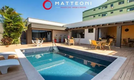 Casa Espaçosa com Piscina e Área para Escritório: Conforto e Versatilidade