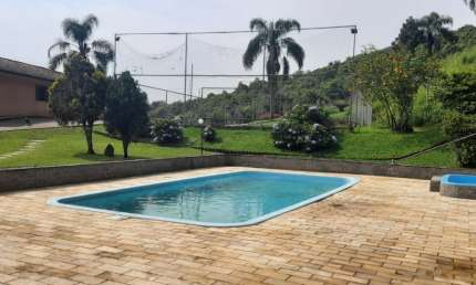 Chácara com piscina e grande área de lazer para todos os gostos
