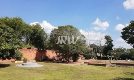 CHACARA VALE DO SOL , INDAIATUBA SP  Área total 1000 mtrs Área construída 90 mtrs nos fundos do terreno. Área interna 1 quarto 1 banheiro e 1 cozinha. Área externa varanda bem grande com outra cozinha