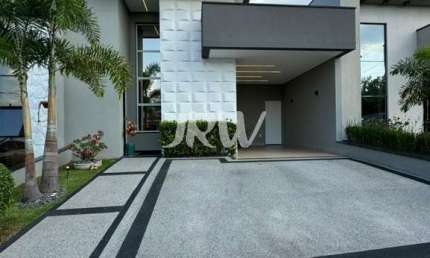 CASA A VENDA NO CONDOMÍNIO MANTOVA NA CIDADE DE INDAITUBA SP  Área Terreno : 204,56 m2 Área Construída : 129,10 m2  03 dormit´´orios sendo 1 suíte 03