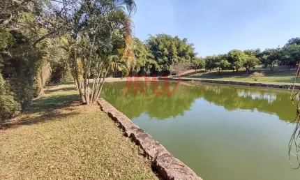 Lindo sitio 36.800 metros de área sendo a casa principal com três suítes, sala de estar, TV e jantar. Cozinha,copa e lavanderia, duas casas de caseiro