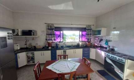 CASA A VENDA, SOBRADO 3 DORMITÓRIOS, VARANDA, 5 VAGAS DE GARAGEM, SALÃO DE FESTAS, JARDIM SANDRA, METRÔ CAPÃO REDONDO, ESTRADA DE ITAPECERICA.