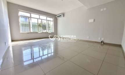 CASA A VENDA, AMPLO SOBRADO 3 DORMITÓRIOS, 1 SUÍTE, (VÁRIOS AR CONDICIONADOS), 04 VAGAS DE GARAGEM. JARDIM CASABLANCA.