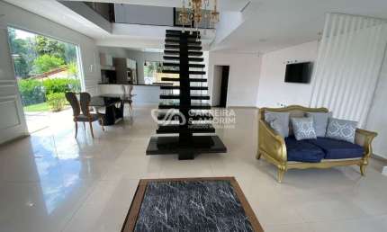 Casa em Condomínio Embu-Guaçu, 4 Quartos, 1 Suíte, 2 Salas, 3 Banheiros, 6 Vagas, 220m² de Área. Venha Conferir!