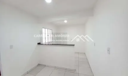 Alugo casa com 03 cômodos, à 4 min (800 m) do metrô campo limpo, jardim germânia, estrada de itapecerica, shopping campo limpo.