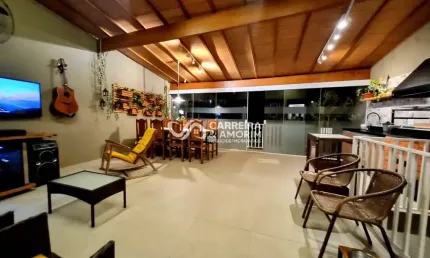 CASA A VENDA, 2 DORMITÓRIOS, 2 SALAS AMPLAS, COZINHA, LAVANDERIA, LINDA ÁREA GOUMERT COM CHURRASQUEIRA PREMIUM, 2 VAGAS COBERTA. CHÁCARA SANTANA.