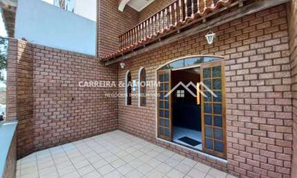 CASA A VENDA, SOBRADO 4 DORMITÓRIOS, SUÍTE, VARANDA, QUINTAL, ESPAÇO GOURMET, 2 VAGAS COBERTAS. VILA DAS BELEZAS.