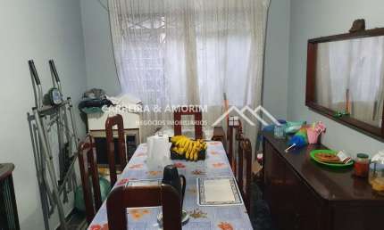 CASA A VENDA, 3 DORMITÓRIOS, SALA 2 AMBIENTES, COZINHA, EDÍCULA. 2 VAGAS. ESTUDA PERMUTA POR APARTAMENTO. EXCEPCIONAL LOCALIZAÇÃO. VÁRZEA DE BAIXO.