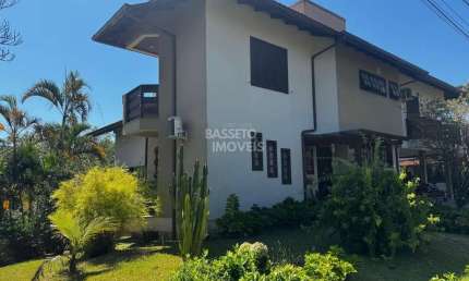 Casa em condomínio fechado com 6 quartos à venda na Rodovia Haroldo Soares Glavan, 1800, Cacupé, Florianópolis por R$ 2.199.000