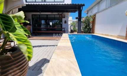 Casa em condomínio fechado com 3 quartos à venda na Rua da Escova de Garrafa, 541, Cachoeira do Bom Jesus, Florianópolis por R$ 1.974.100