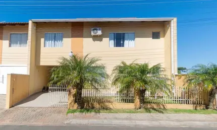 Casa em condomínio fechado com 3 quartos à venda na rua claudir kochinski, 130, conjunto habitacional joaquim celestino ferreira, campo largo por r$ 610.000