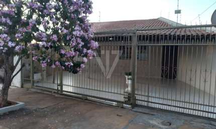 Casa com 3 dormitórios e Edícula nos Fundos, Vila Casone, Londrina, PR