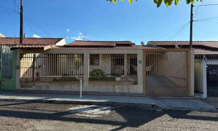 Casa com 3 quartos à venda no Conjunto Habitacional José Garcia Molina, Londrina 