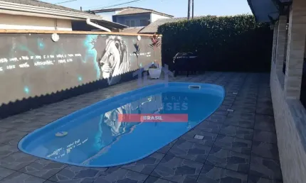 Casa à venda com 3 dormitórios ,1 suíte e piscina, no bairro gaivotas, Matinhos, PR