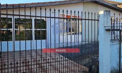 Casa à venda com 3 dormitórios no bairro Xaxim excelente área de terreno 373 M² - Curitiba, PR