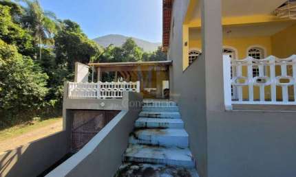CASA COM 4 QUARTOS NO CONDOMINIO LAGOINHA - UBATUBA