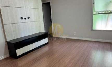 Apartamento no Edifico Jangadas, com 2 dorms e 64m².