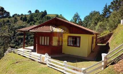 CASA DE 3 QUARTOS, SUITE PARAVENDA EM CAMPOS DE JORDÃO - 116M²