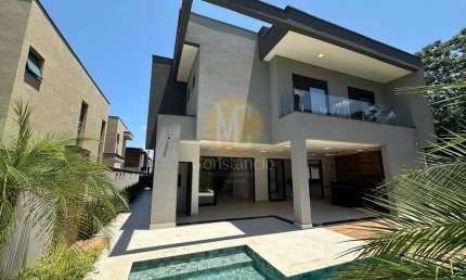 LINDA CASA COM 4 SUITES E 4 VAGAS DE GARAGEM, COM PISCINA NO JARDIM DO GOLF