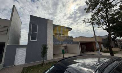 SOBRADO COM 6 QUARTOS, 3 SUITES, 5 VAGA DE GARAGEM - TERRAS DO VALE