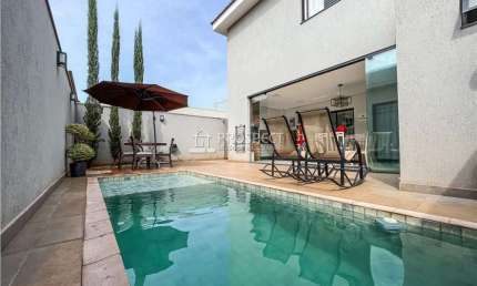 Casa no Condomínio Vila Romana | 3 suítes | 4 vagas