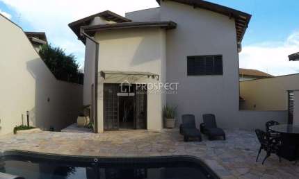 Casa na Ribeirânia com 4 dormitórios e 5 vagas de garagem