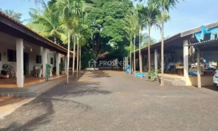 Chácara Residencial de Alto Padrão em Rua Tranquila