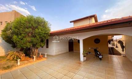 Casa Espaçosa na Ribeirânia | 4 dormitórios | 4 vagas