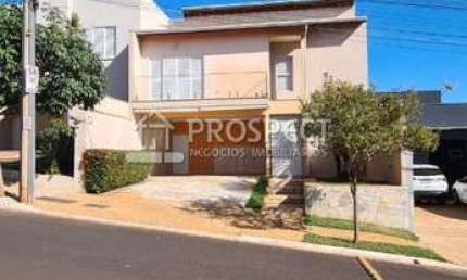 Casa com armários no San Marco | 4 suítes | 4 vagas
