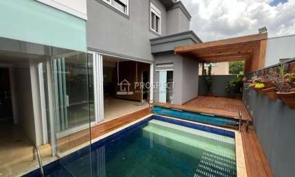 Casa de 4 Suítes com Cozinha Integrada e Acabamento Premium!