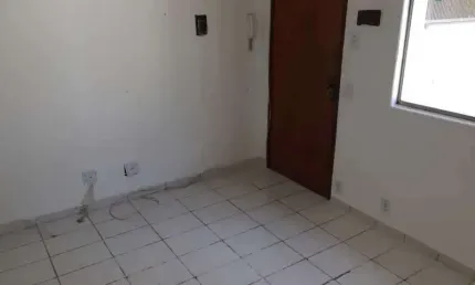 Apartamento com 2 quartos para alugar na Rua Carlos Palut, Taquara, Rio de Janeiro, 40 m2 por R$ 800