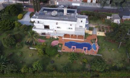 Sobrado para Venda em Apucarana, Bairro 28, 4 suítes, 6 banheiros, 8 vagas