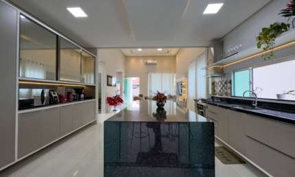 ALUGA OU VENDE CASA COM 3 SUÍTES  + ENERGIA SOLARCOND. PASSAREDO  (sendo uma suíte Master com closet)