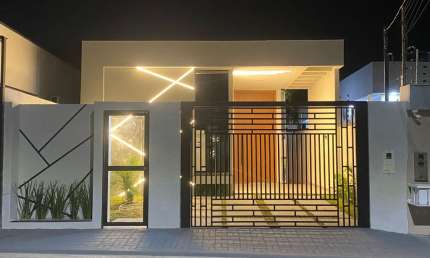 Vende-se casa com 3 quartos sendo 1 suíte  e com piscina - Cond. Villa Suíça