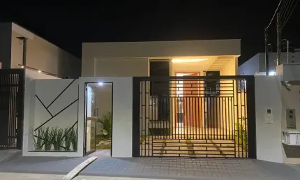 Vende-se casa com 3 quartos sendo 1 suíte  e com piscina - Cond. Villa Suíça