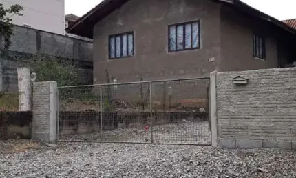 Casa para Venda em Joinville, Petrópolis, 5 dormitórios, 3 banheiros, 1 vaga