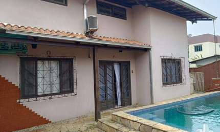 Casa para Venda em Joinville, Jardim Sofia, 6 dormitórios, 1 suíte, 5 banheiros, 6 vagas
