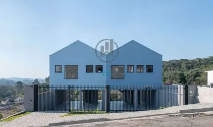 Sobrado com 3 quartos e 2 banheiros à venda, 120 m²
