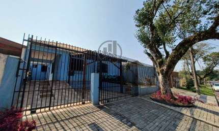 Casa térrea averbada, com 4 quartos sendo 2 suítes e três vagas de garagem