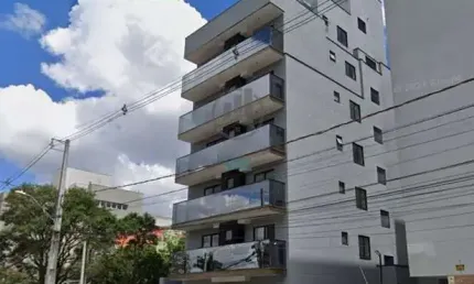 Dois quartos sendo uma suíte com sacada, na melhor localização do novo mundo
