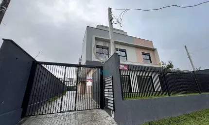Sobrado em condomínio, na melhor localização do xaxim