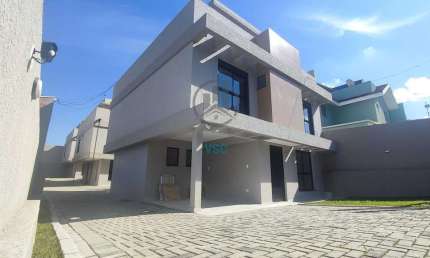 Sobrado com 3 suítes,  não geminado, frente pra rua,  com terreno  na frente e terreno atrás terraço com sala e lavabo a venda em Santa felicidade