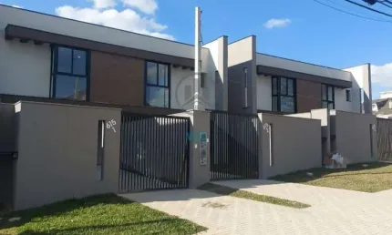 Lindo sobrado no atuba com um belo quintal nos fundos, 3 quartos sendo uma suíte