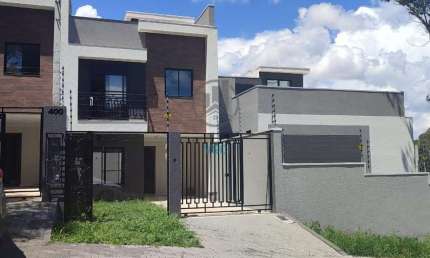Sobrado de meio com face norte (frente pra rua). A venda no barreirinha / santa cândida pertinho da rua Fernando de Noronha com 96 m² + terraço